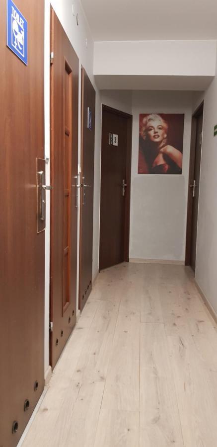 W Rynku Vandrarhem Wrocław Exteriör bild