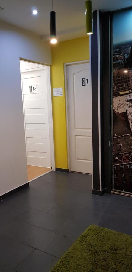W Rynku Vandrarhem Wrocław Exteriör bild