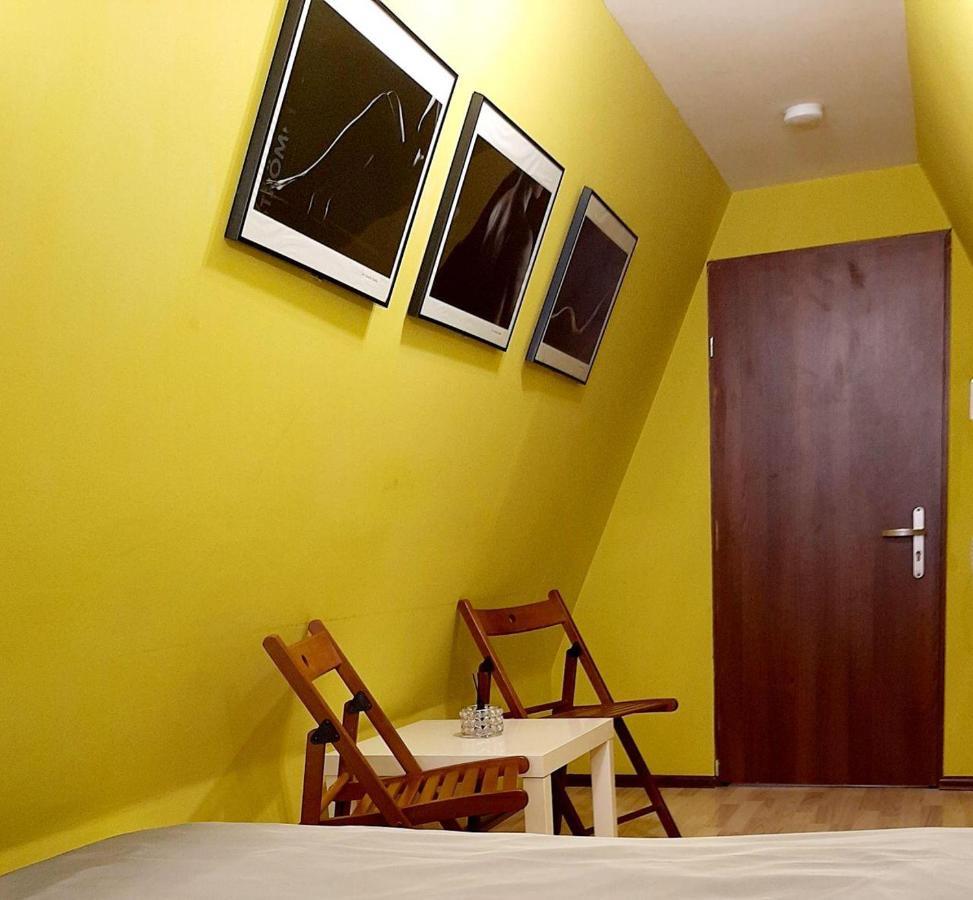 W Rynku Vandrarhem Wrocław Exteriör bild