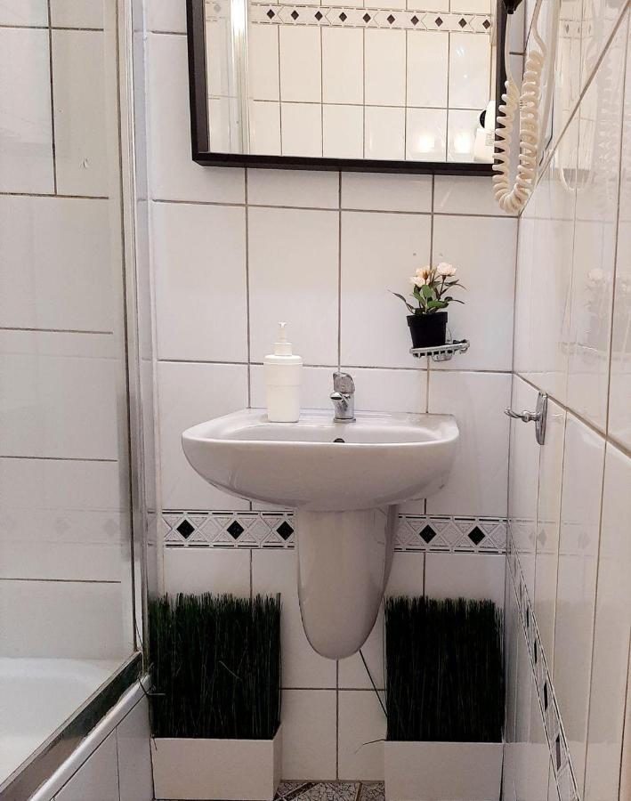 W Rynku Vandrarhem Wrocław Exteriör bild