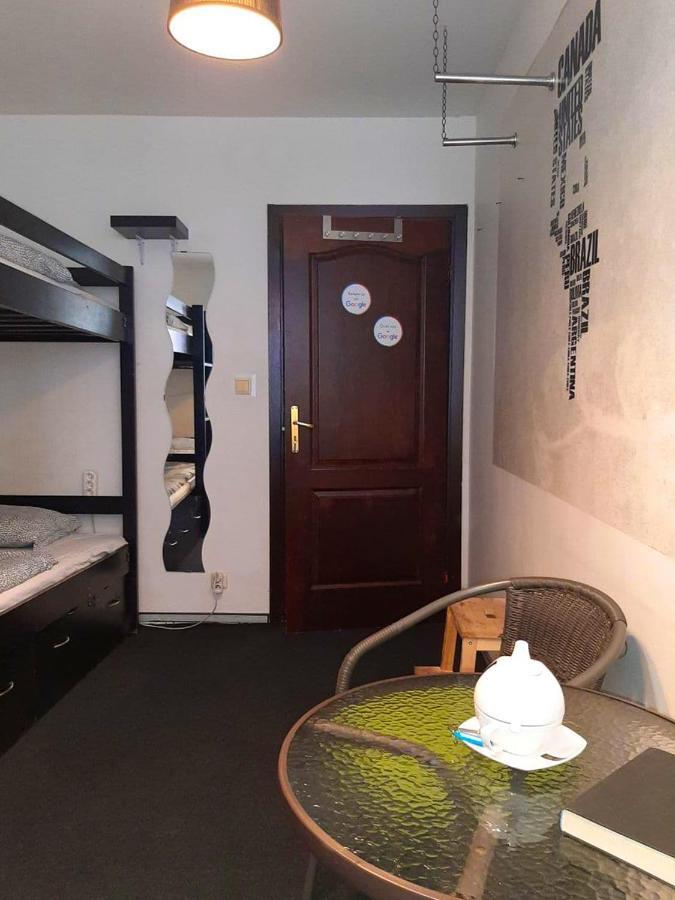 W Rynku Vandrarhem Wrocław Exteriör bild